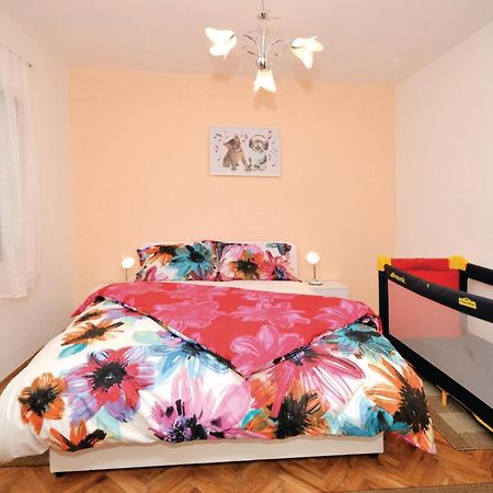 2 Bedroom Cozy Apartment In מרינה מראה חיצוני תמונה