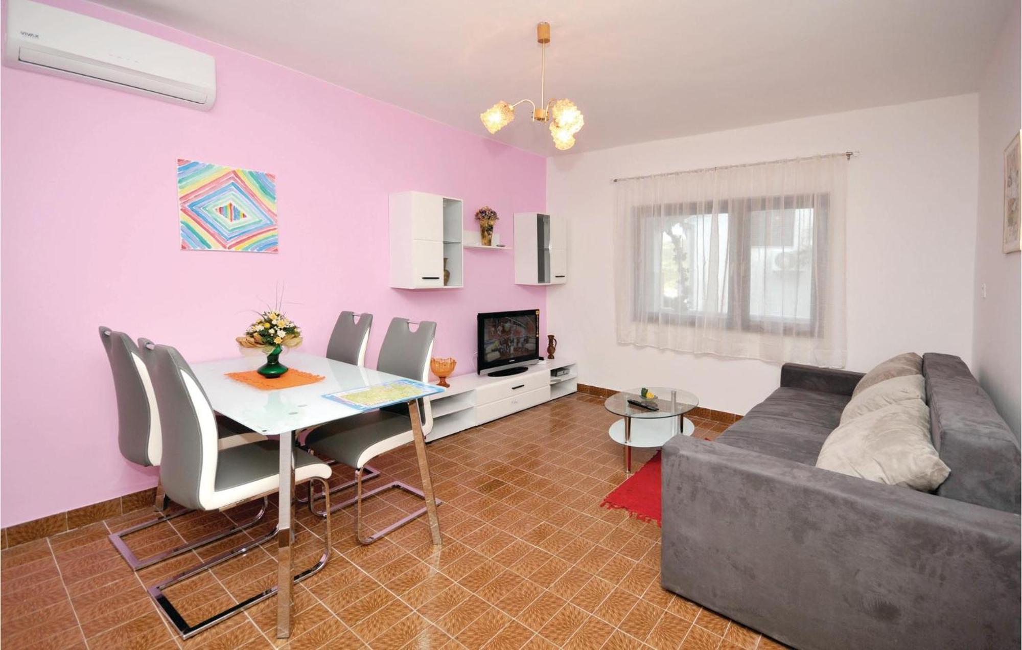 2 Bedroom Cozy Apartment In מרינה מראה חיצוני תמונה